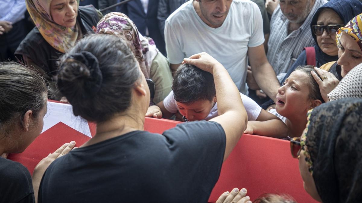 Orman yangn ehitlerimize veda! 'Baba beni brakma' diyerek alad