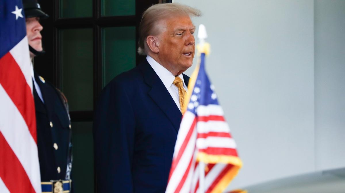 Trump'tan yapay zeka irketlerinin nn aacak imza