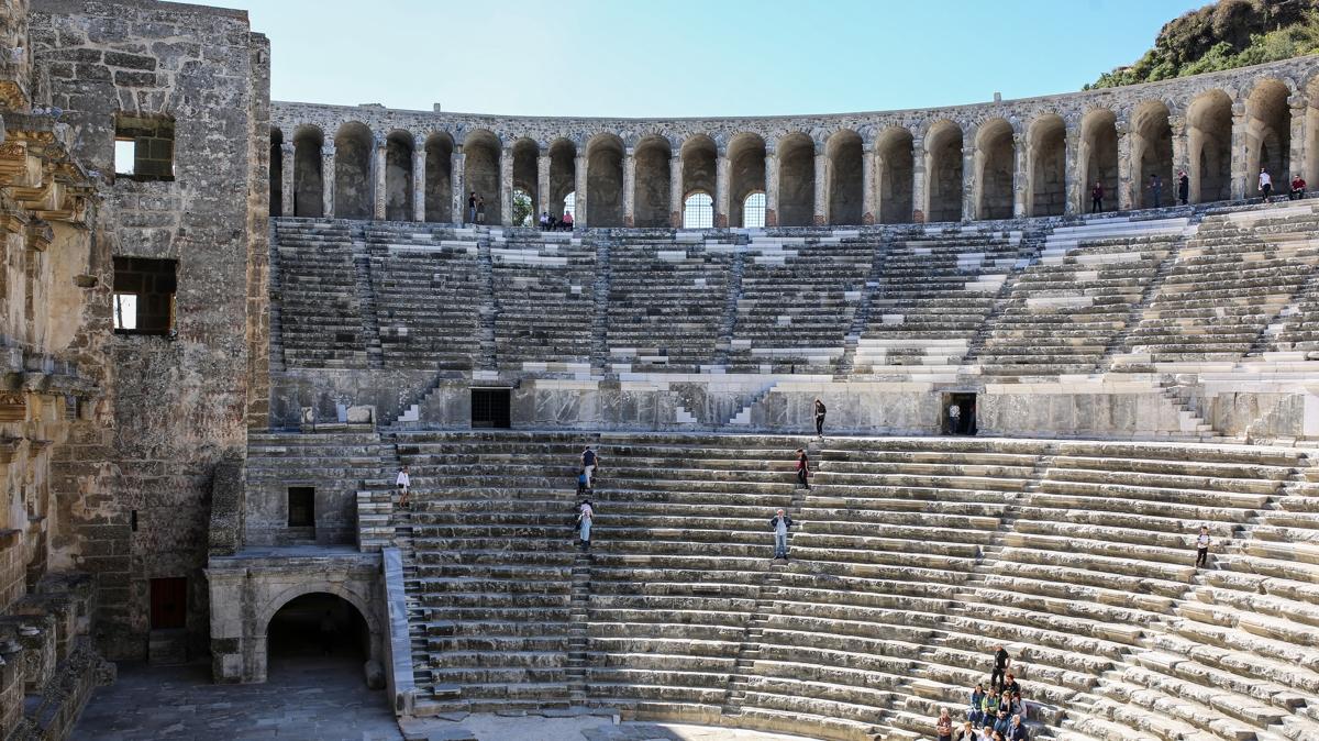 Esiz eserler gn yzne karlyor... Bakan Ersoy: Aspendos'un bize armaan oldu