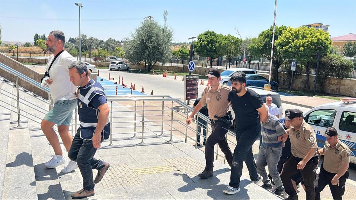 Uak'ta antiyede toprak altnda kalan 2 kiinin lmyle ilgili 2 pheli tutukland