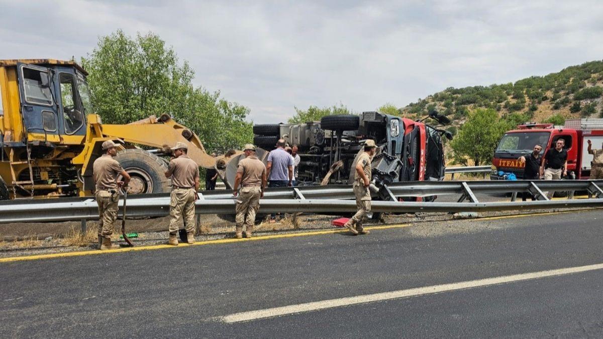 Alevlere mdahale yolunda kaza: Bir itfaiyeciden kt haber