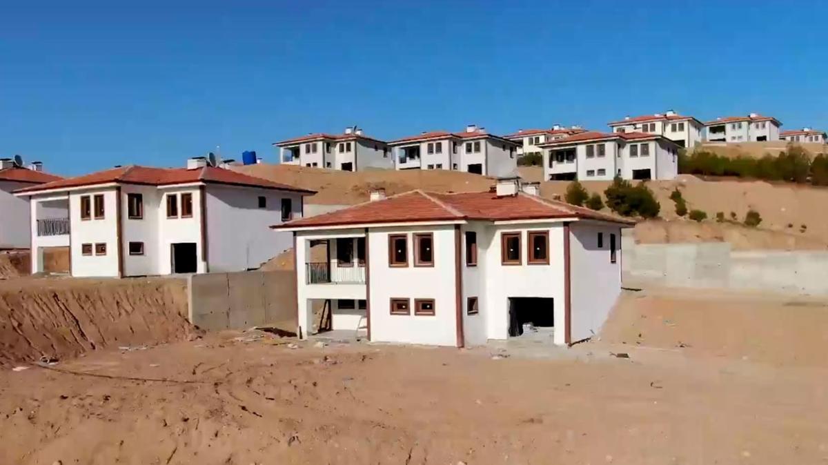 Asrn felaketinin yaralar sarlyor: 300 bininci konut teslim edilecek! 