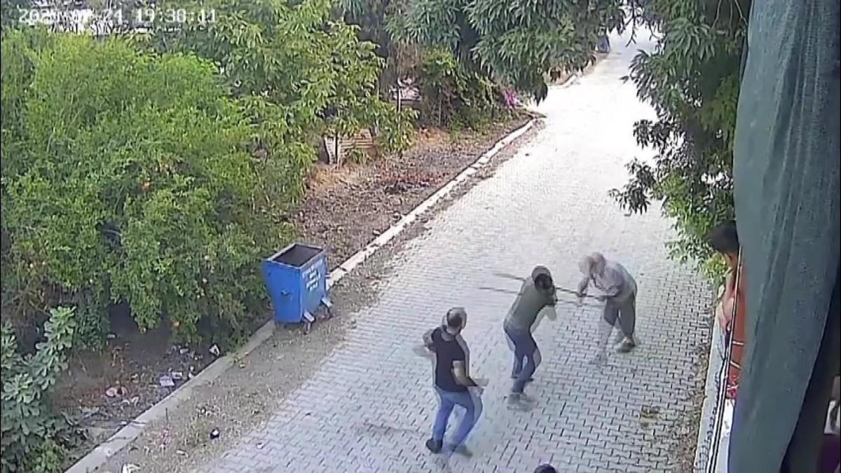 Oullarna kurun yadrd... Cani babadan sokak ortasnda dehet