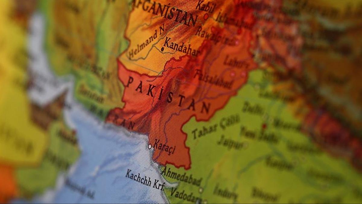Blgede dengeleri deitirecek adm! Pakistan ile petrol anlamas resmen duyuruldu  