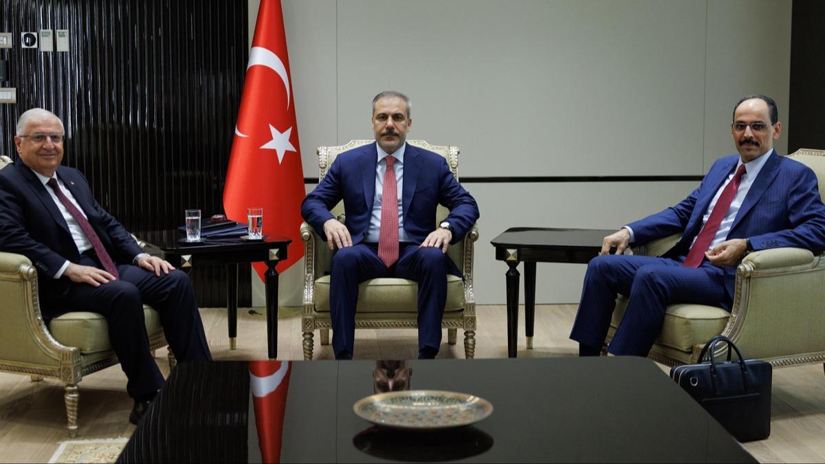 Bakan Fidan, Milli Savunma Bakan Gler ve MT Bakan Kaln ile grt 