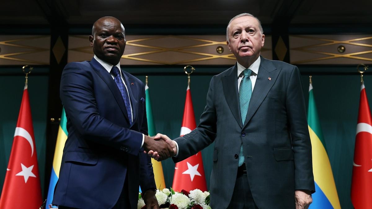 Cumhurbakan Erdoan, Gabon Cumhurbakan Nguema onuruna akam yemei verdi