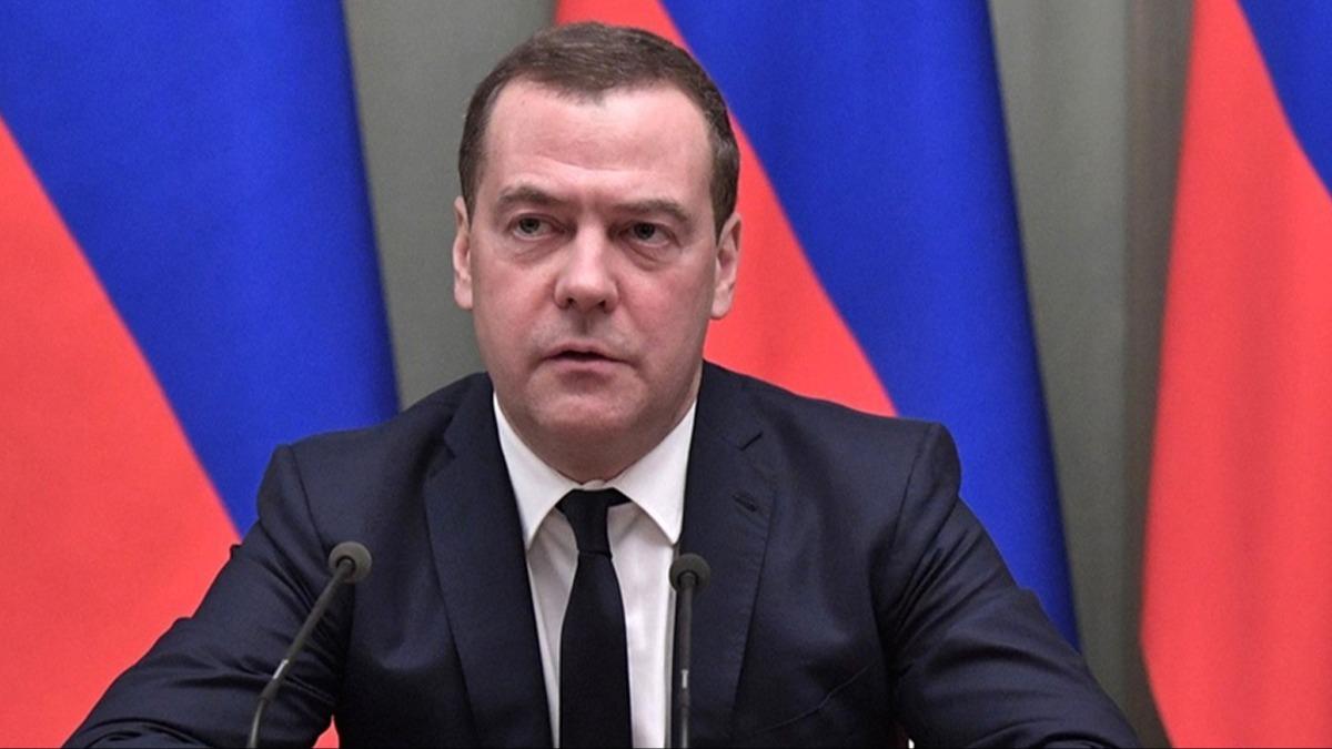 Medvedev'den Trump'a cevap: Rusya yoluna devam edecek 