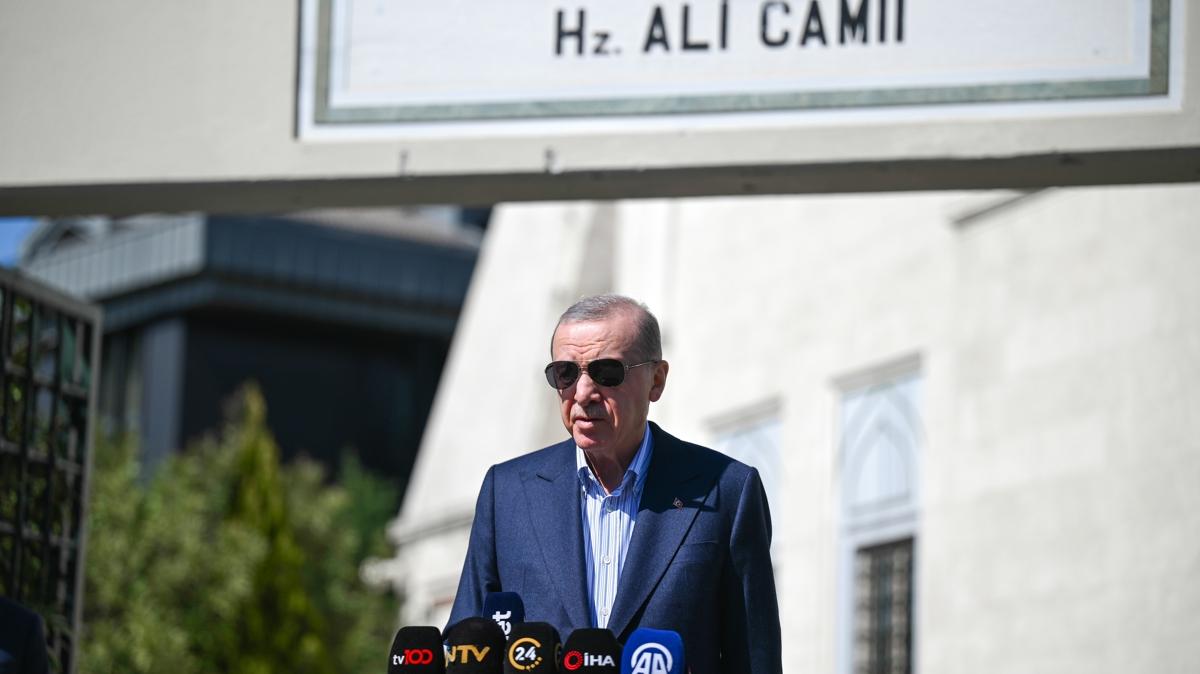 Cumhurbakan Erdoan, cuma namazn Hz. Ali Camisi'nde kld