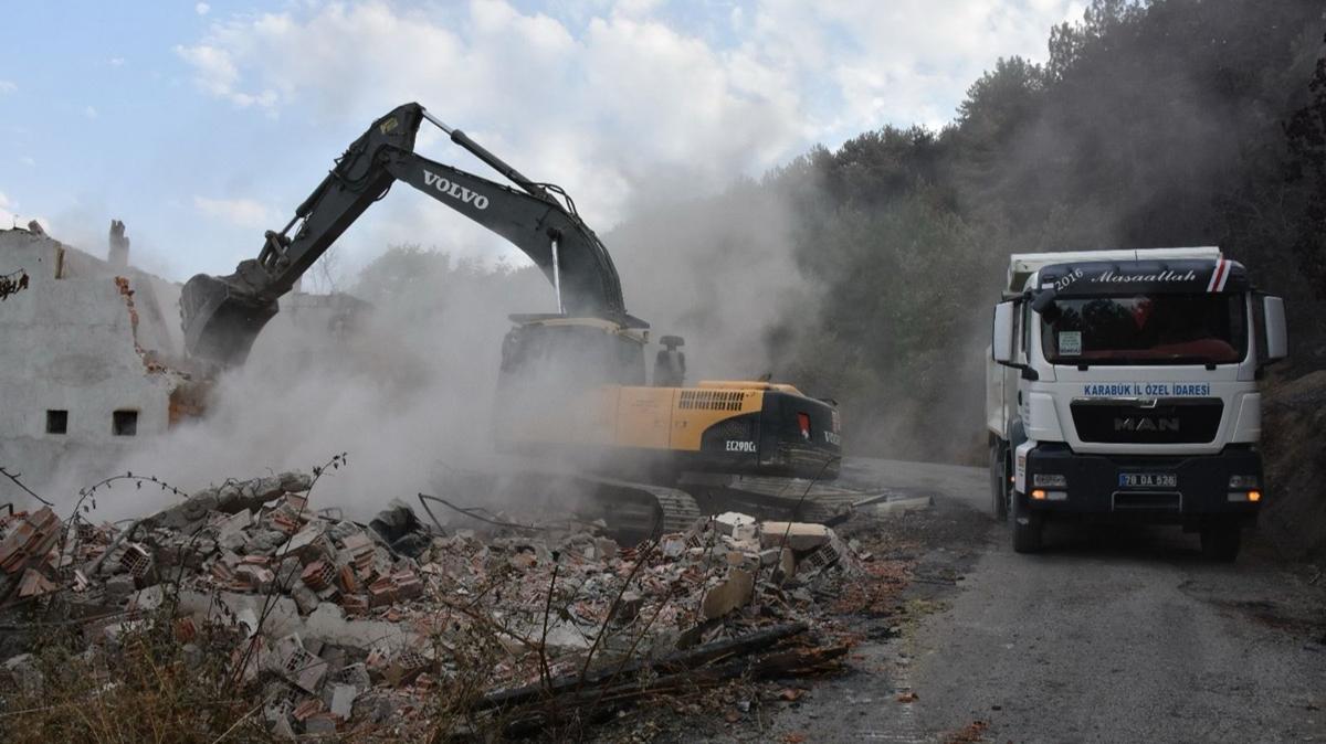 Devletin efkatli eli Karabk'te deprem yaralarn saryor