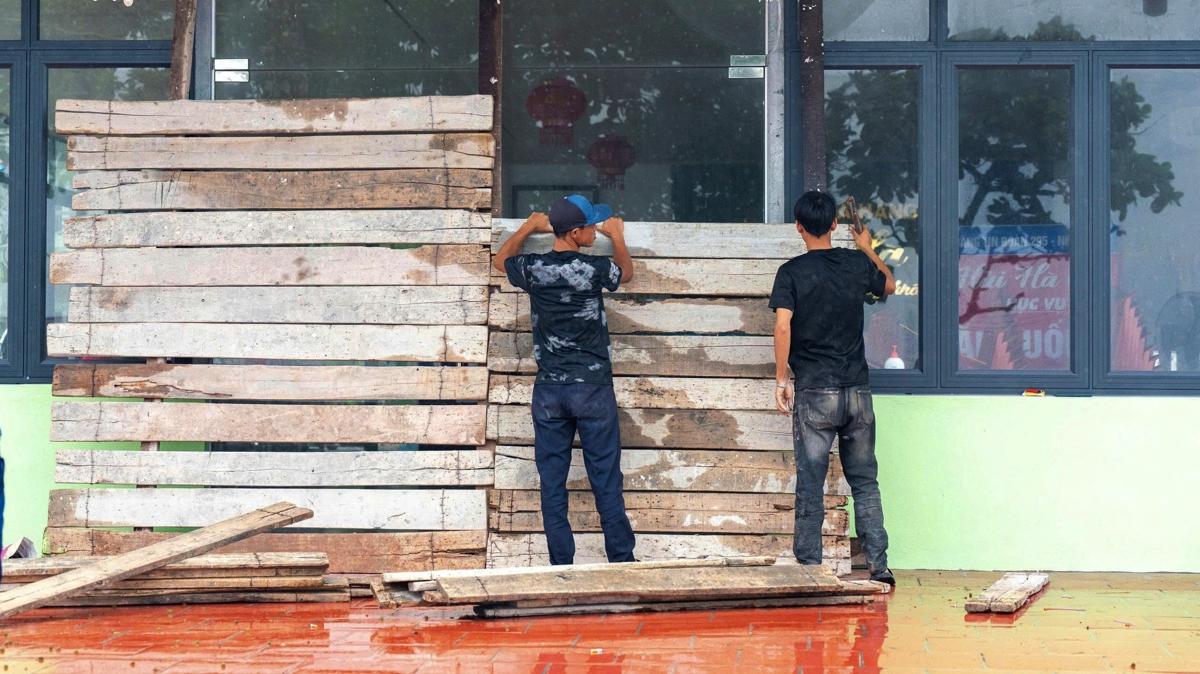 Vietnam'da iddetli yalar 8 can ald