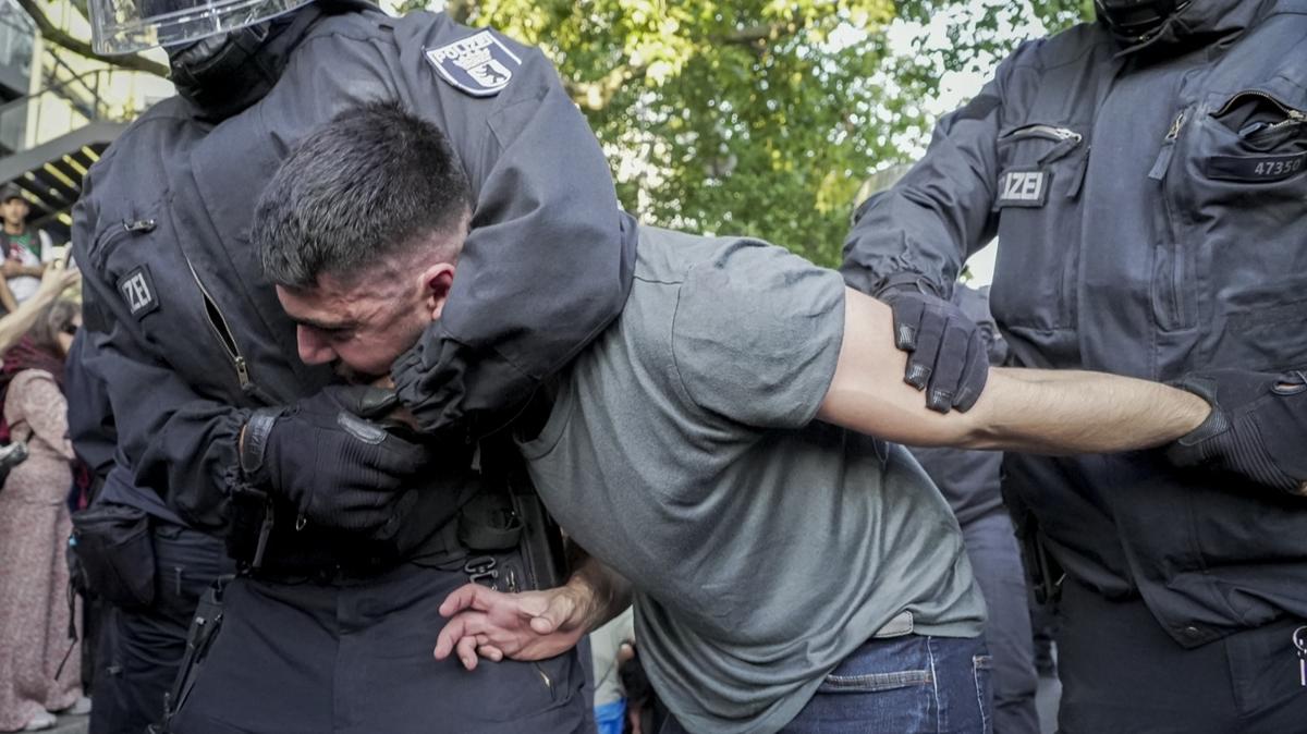 Almanya'da polis Filistin'e destek eylemine sert mdahalede bulundu