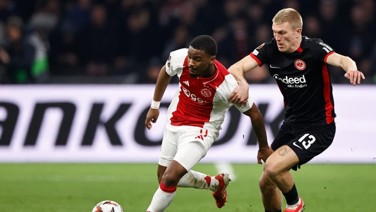 Chelsea, Ajax'tan gen oyuncu Jorrel Hato'yu transfer etti