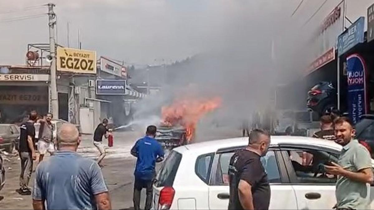 Sanayi sitesinde korkutan yangn: Elektrikli ara alev alev yand
