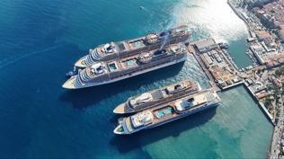 Ku�adas� 5 kruvaziyerle binlerce turisti a��rlad�