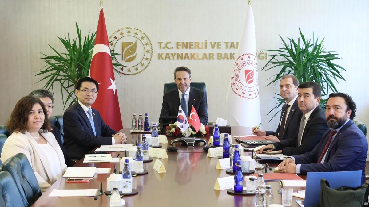Enerjide yeni almlar: Bakan Bayraktar drt bykeliyi kabul etti