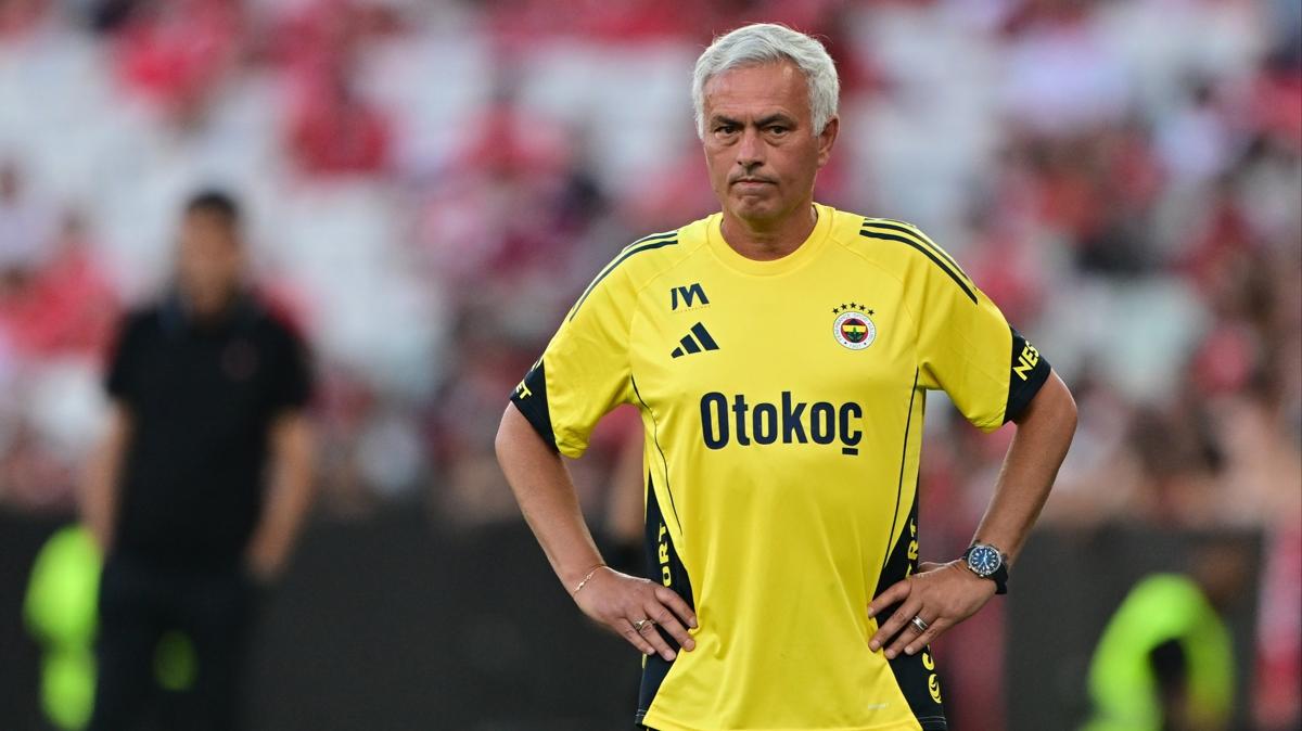 Jose Mourinho aklad! Yeni transferler oynayacak m?