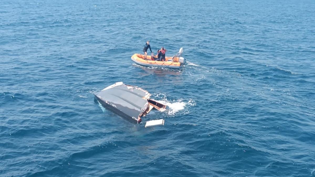 Marmara Denizi'nde bir tekne paralanm halde bulundu