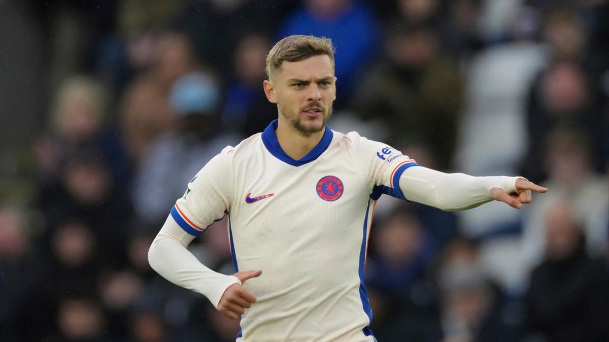 Everton, Kiernan Dewsbury-Hall'u renklerine balad