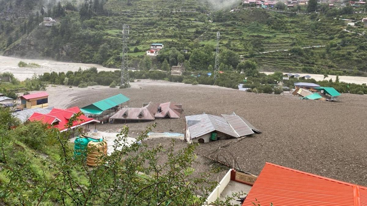 Hindistan'daki selde yaklak 100 kii kayboldu