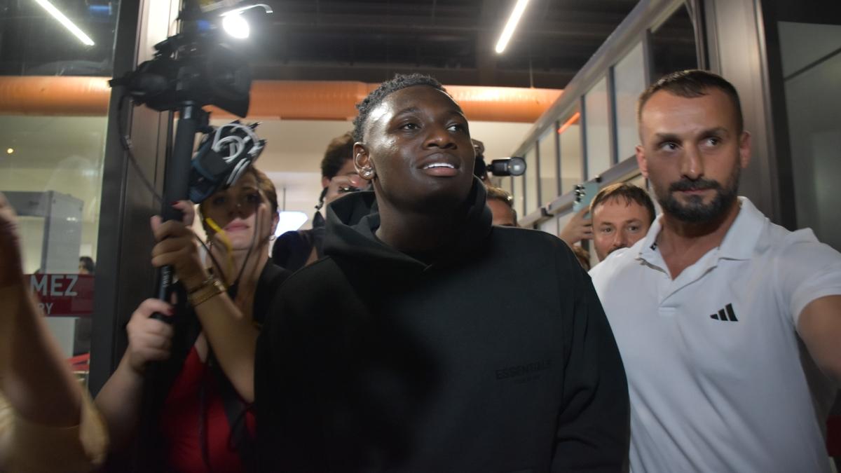 Trabzonspor'un 196. yabanc futbolcusu Kazeem Olaigbe