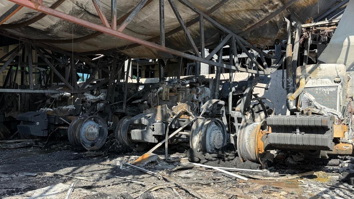 Diyarbakr'da korkutan yangn: 3 iyeri ve 19 traktr yand