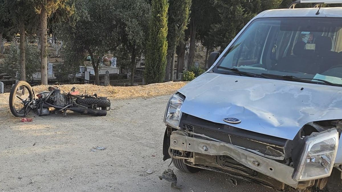 zmir demi'te feci arpma: Motosiklet srcs kurtarlamad
