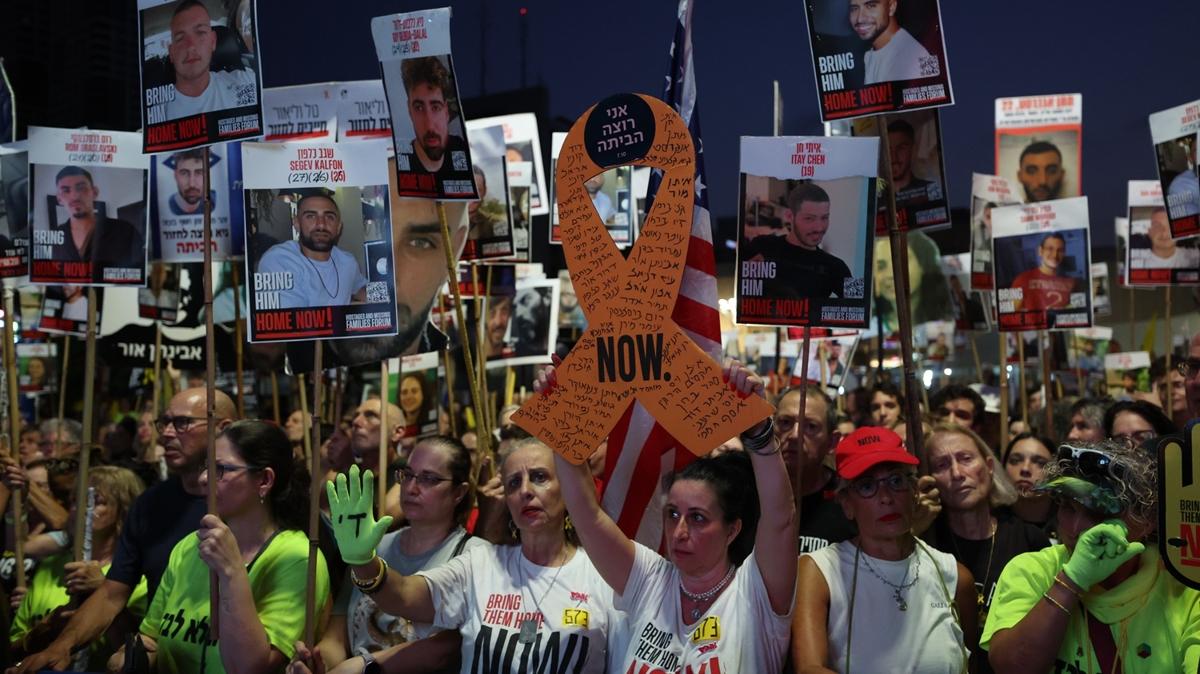 srailliler Netanyahu'yu protesto etti: Bizi felakete srkleyecek