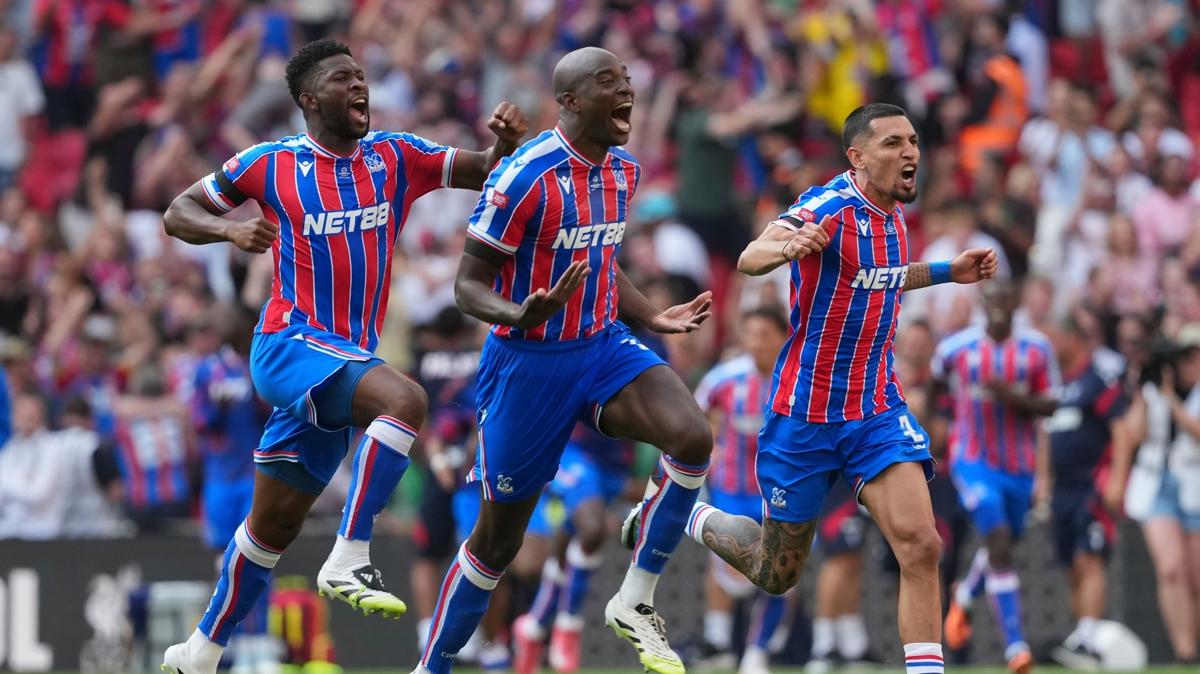 Liverpool penaltlarda kaybetti! Crystal Palace kupaya uzand