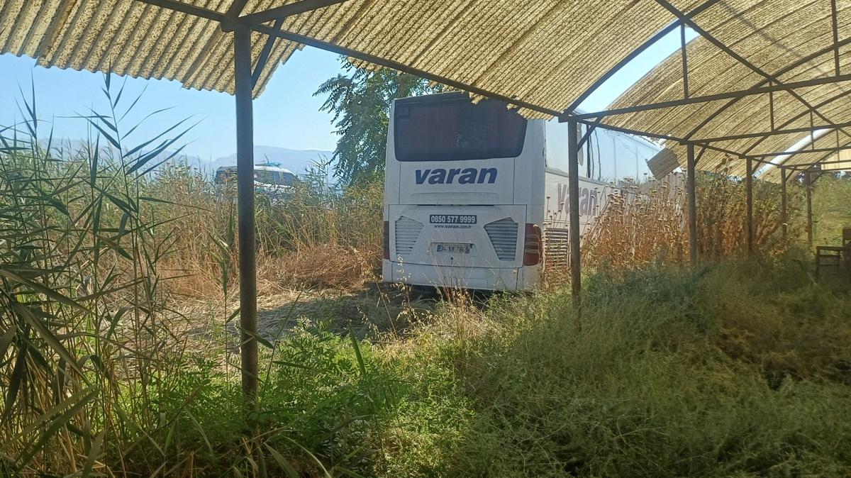 Manisa'da yolcu otobs yoldan kt: 35 yolcu faciadan kurtuldu