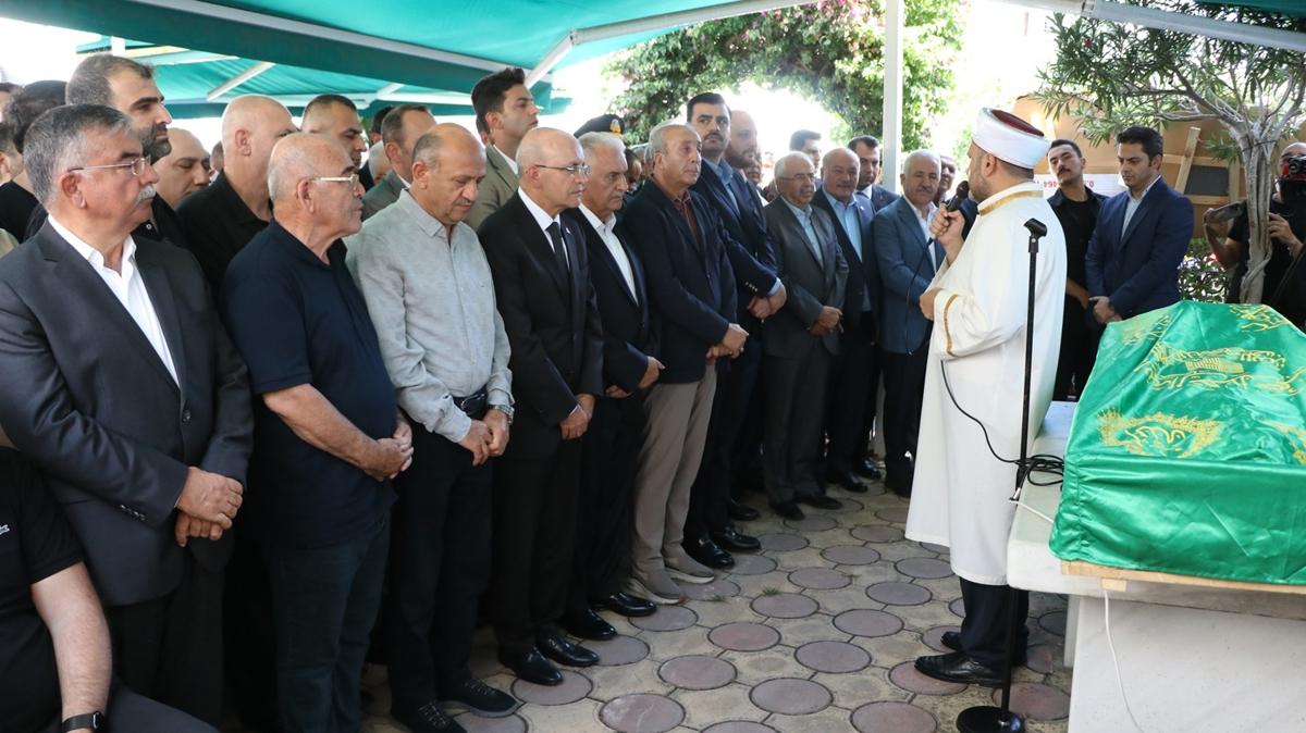 Bakan imek'in aabeyi Nazmi imek topraa verildi
