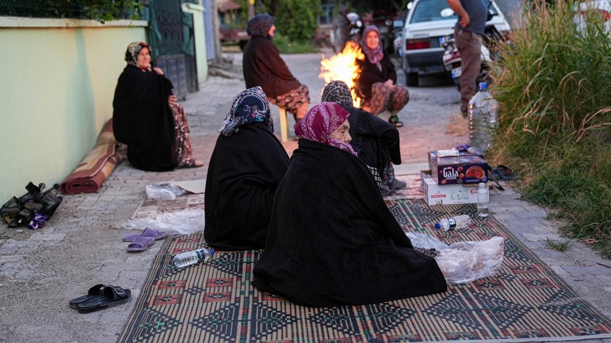 Balkesir'de 6.1 byklnde deprem! Vatandalar geceyi sokakta geirdi