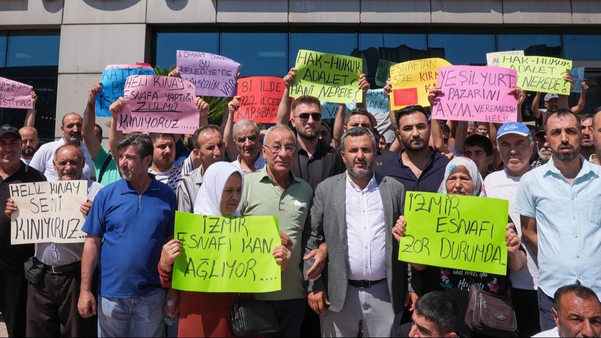 CHP'den pazarclara ''kat atk'' oyunu! Belediye binasna yumurta frlattlar