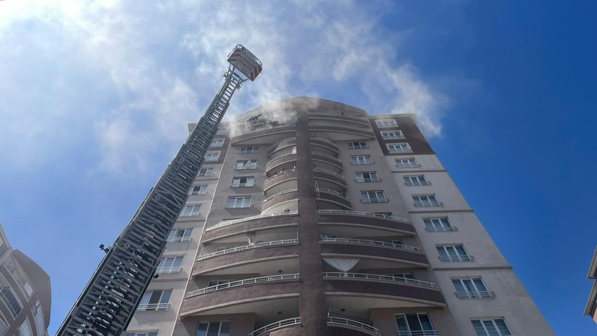 Kayseri'de 14 katl apartmanda yangn kt 