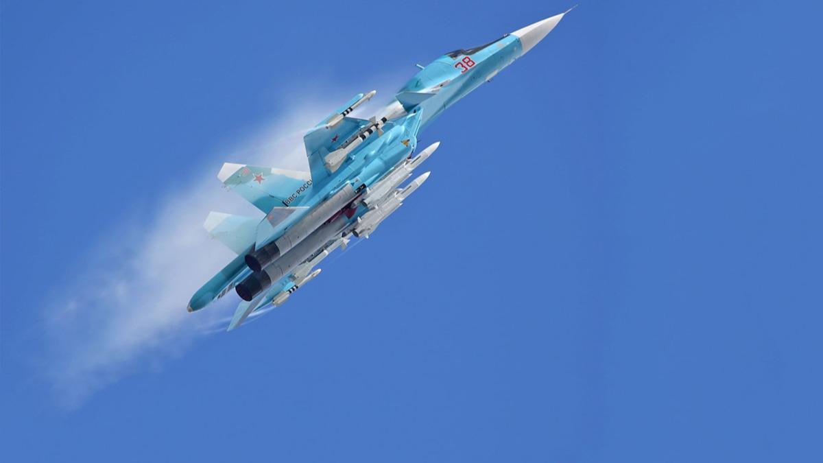 Su-34 teslimat resmen balyor: Rusya'ya 40 adet bombardman ua siparii verildi