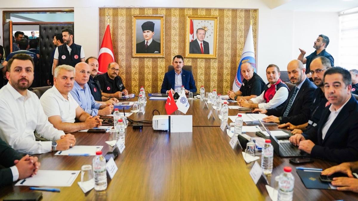 Bakan Kurum depremin vurduu Balkesir'de