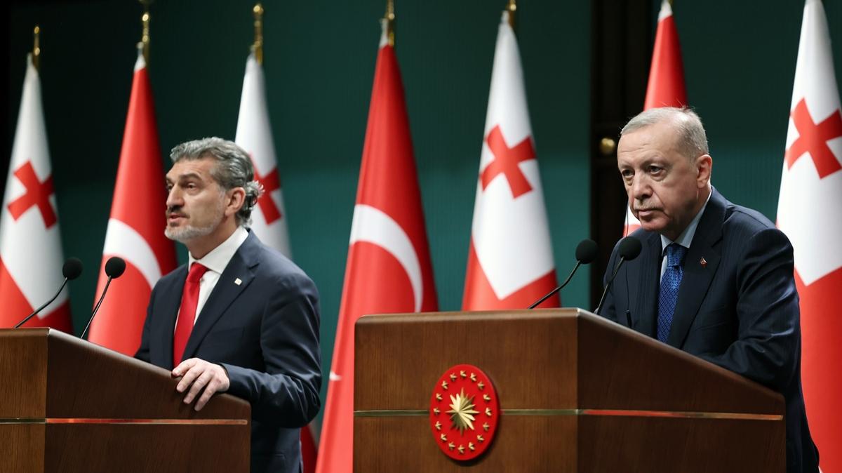 Bak-Tiflis-Kars Demiryolu hatt mesaj! Cumhurbakan Erdoan: Hepimiz iin ehemmiyet arz etmektedir
