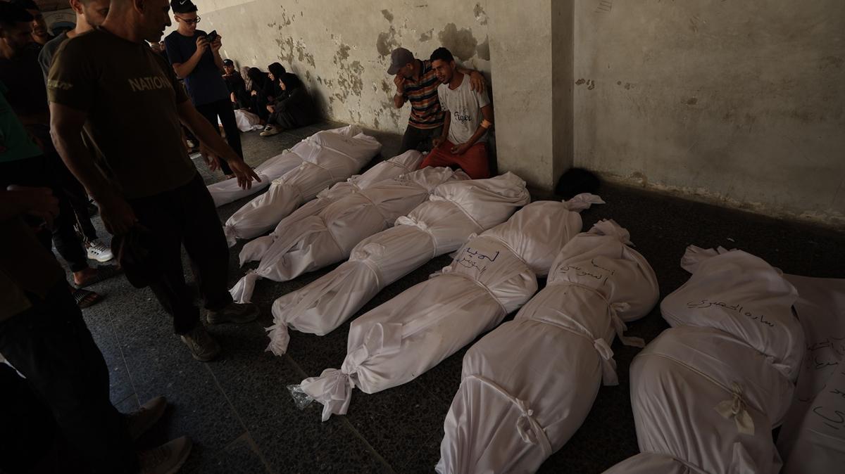 Katil srail insani yardm bekleyenleri hedef ald! En az 30 Filistinli ehit oldu