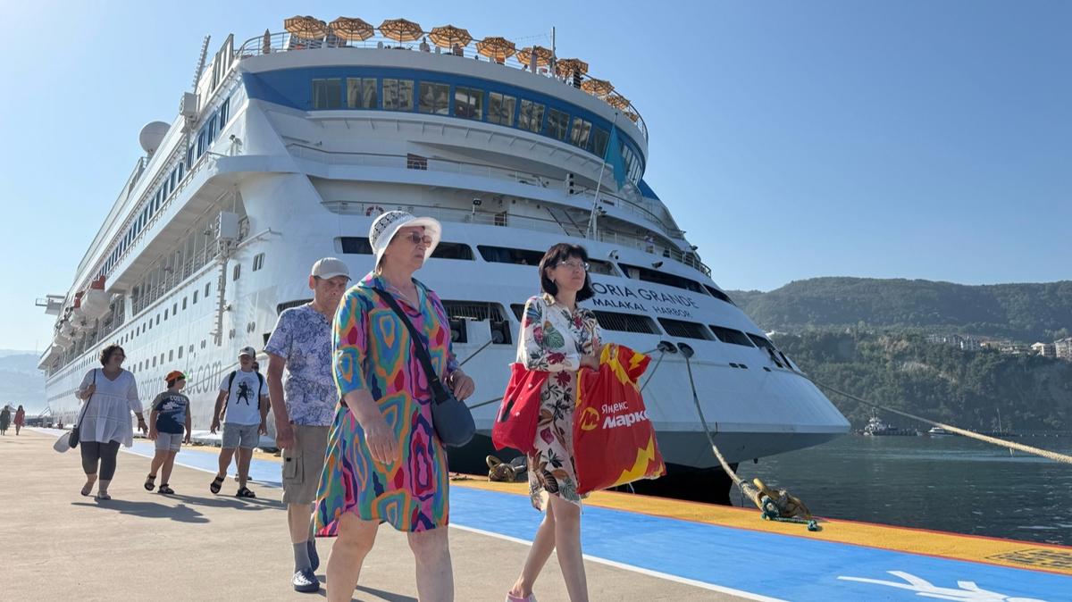 Amasra'ya turist akn: Kruvaziyerle 995 yolcu geldi