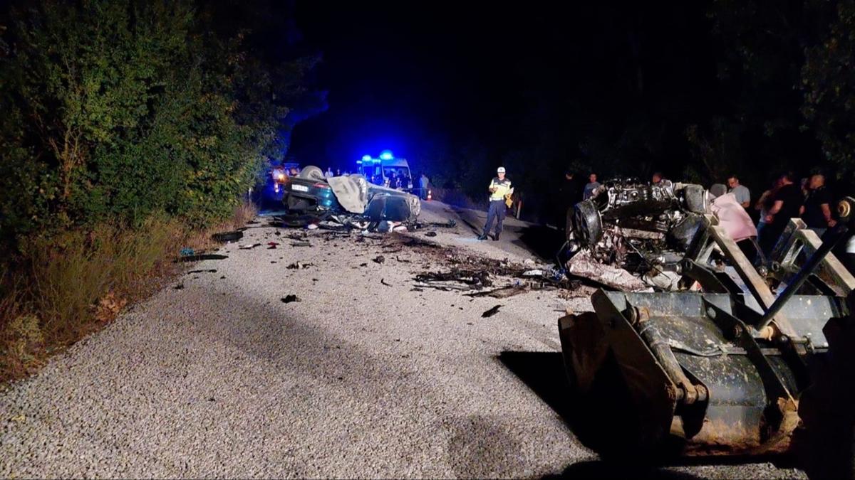 anakkale'de katliam gibi kaza! 6 kii hayatn kaybetti