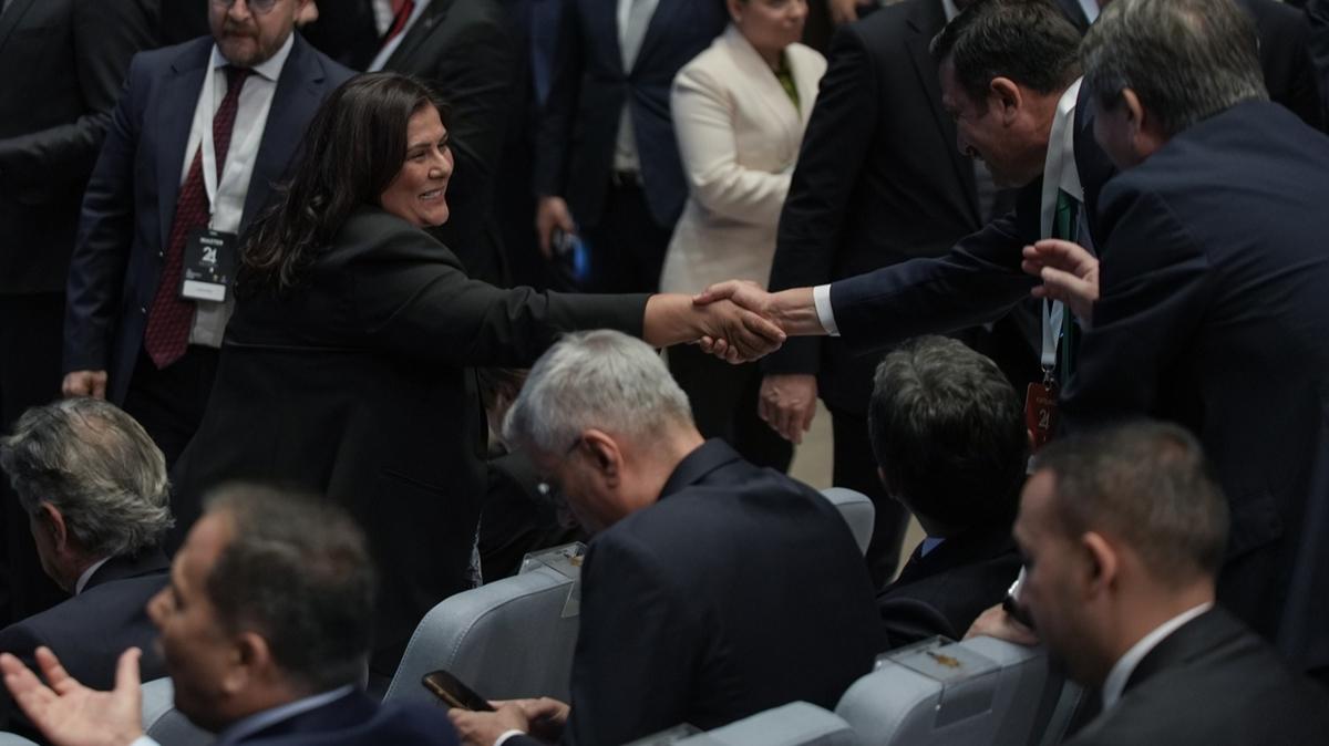 CHP'de ''Aydn'' depremi... Partisinde istifa eden eriolu, AK Parti binasnda