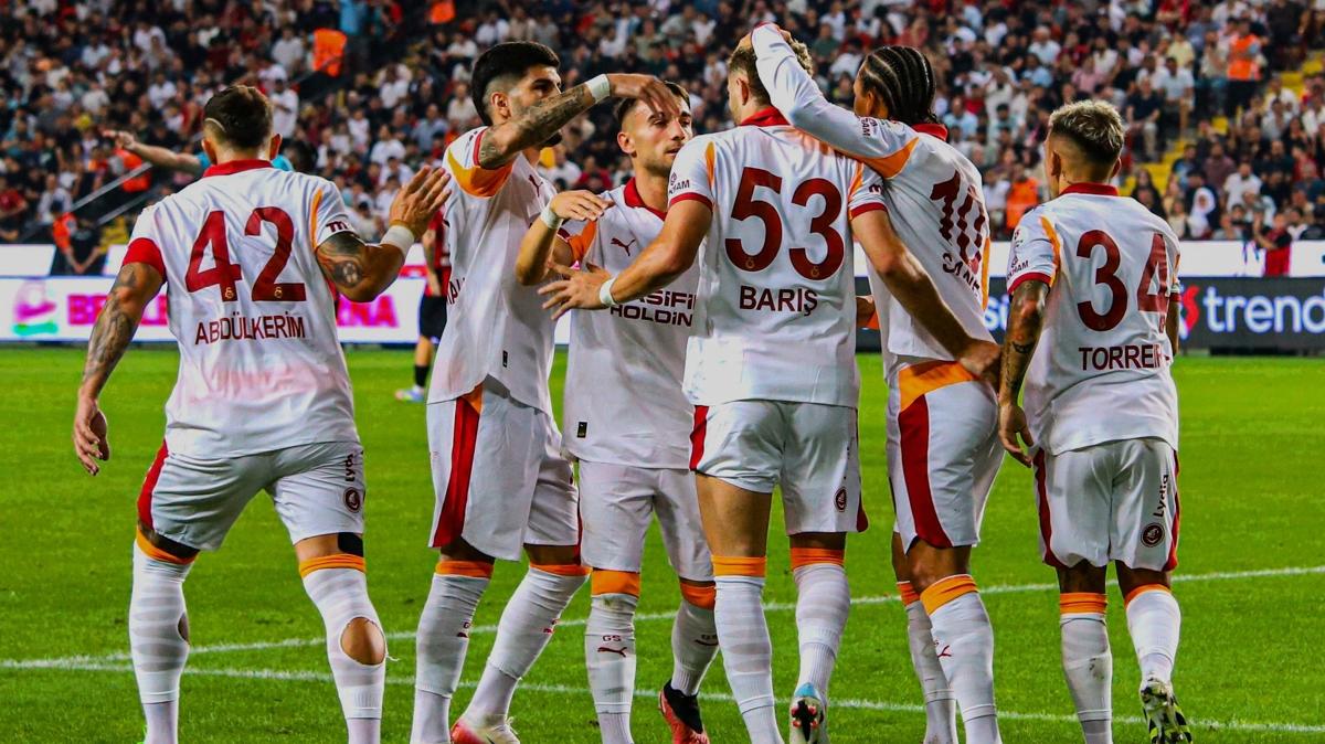 Galatasaray ile Fatih Karagmrk 21. kez kozlarn paylaacak