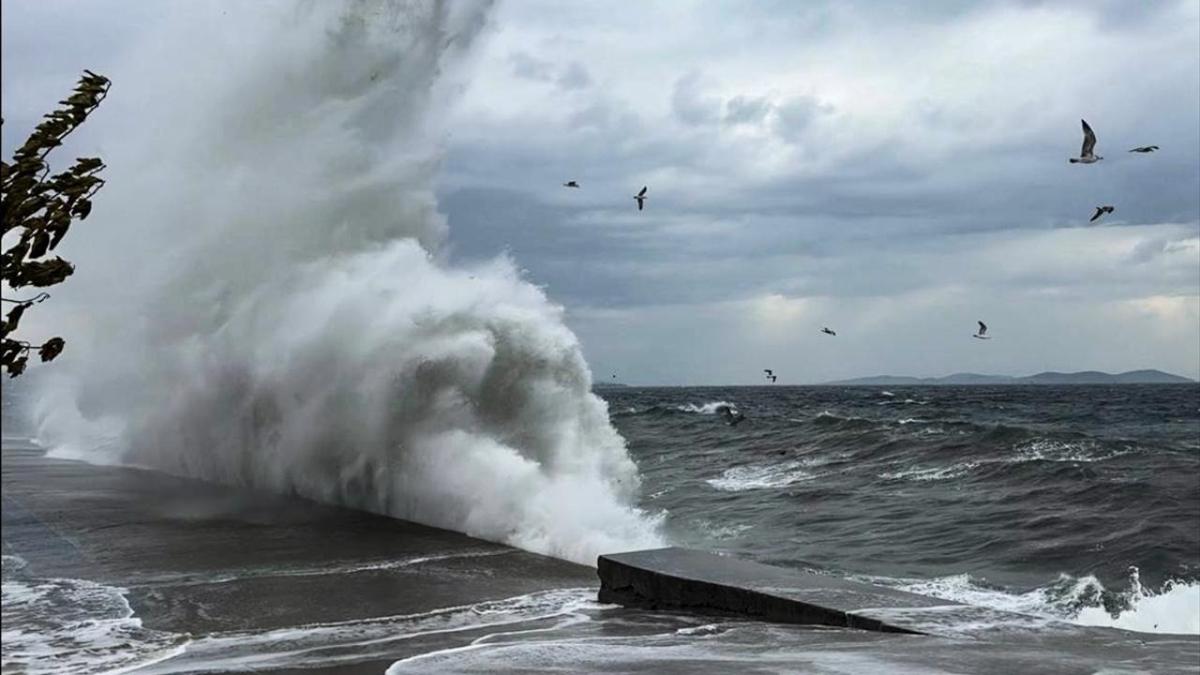 Meteorolojiden kuvvetli frtna uyars... Rzgar 70 km hzla esecek! 