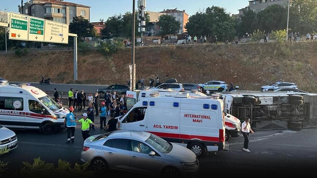 mraniye'de servis arac devrildi: ok sayda yaral var