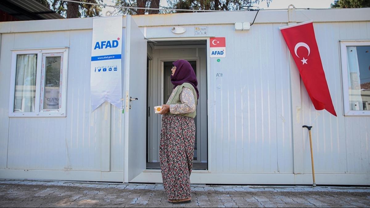 Balkesir'de depremin yaralar sarlyor... AFAD: 175 konteyner kurulumu tamamland