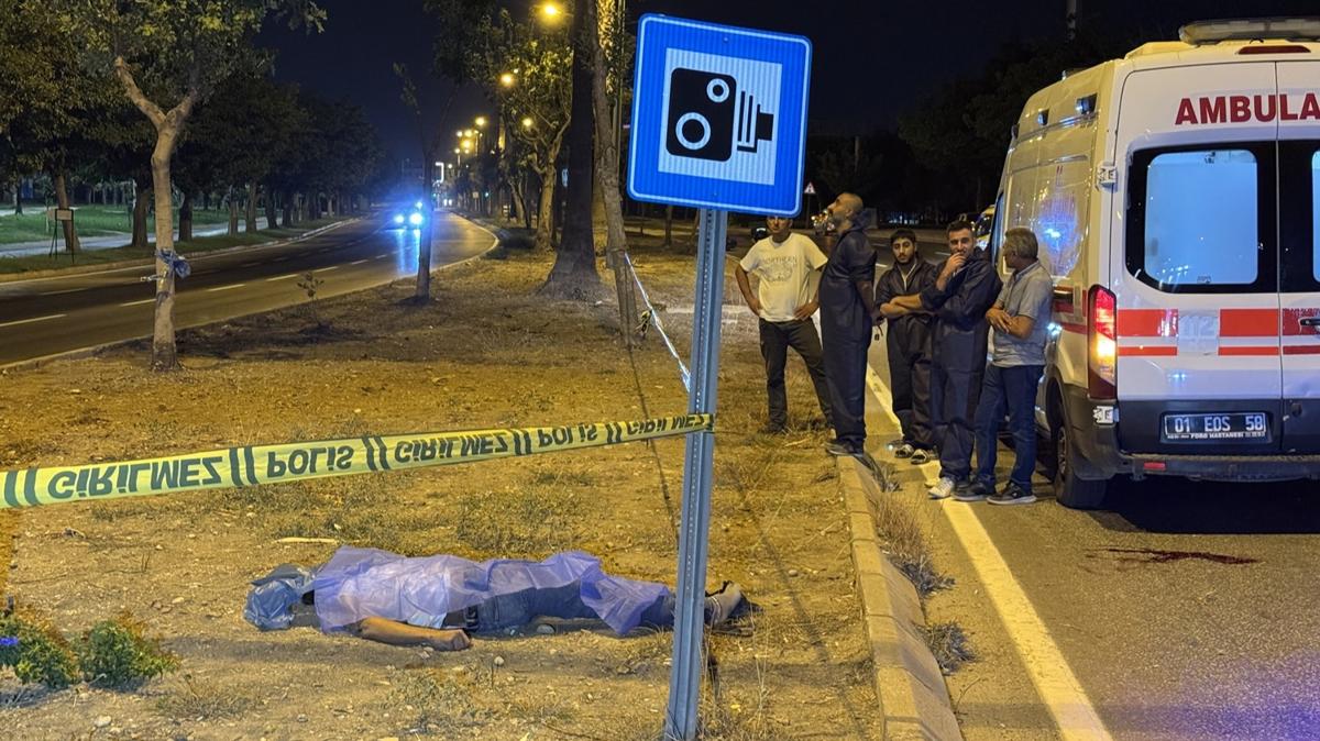 Adana'da devrilen motosikletteki 1 kii ld, 1 kii yaraland