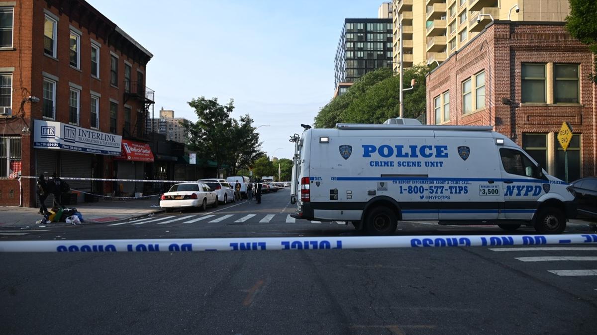 New York'ta restoranda silahl dehet: 3 l, 8 yaral
