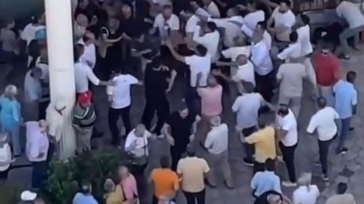 CHP seiminde tekme tokat kavga! Gzaltlar var 