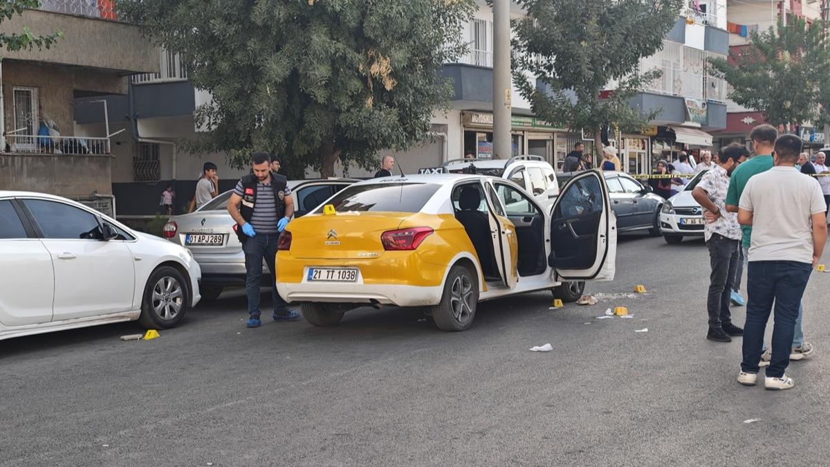 Diyarbakr'da cinnet: Taksideki karsn yaralad, intihara kalkt