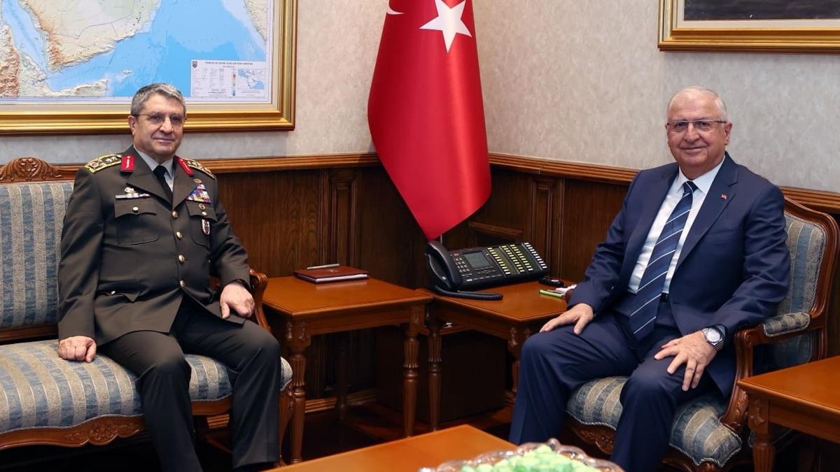 Milli Savunma Bakan Gler, Genelkurmay Bakan Orgeneral Bayraktarolu ile grt