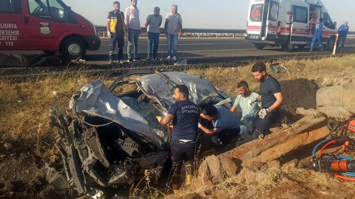 anlurfa'da otomobil devrildi: 2 l, 3 yaral
